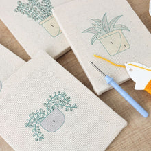 Carica l'immagine nel visualizzatore di Gallery, Punch Needle Kit (4 pezzi) con cornici - Oasi Verde