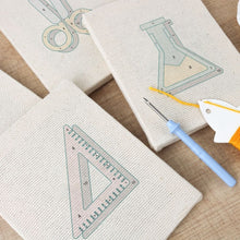 Carica l'immagine nel visualizzatore di Gallery, Punch Needle Kit (4 pezzi) con cornici - Back to School