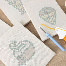 Carica l'immagine nel visualizzatore di Gallery, Punch Needle Kit (4 pezzi) con cornici - Bevande dolci