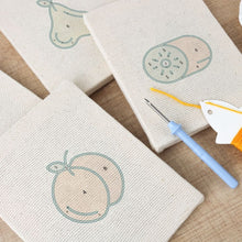 Carica l'immagine nel visualizzatore di Gallery, Punch Needle Kit (4 pezzi) con cornici - Frutta fresca