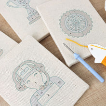 Carica l'immagine nel visualizzatore di Gallery, Punch Needle Kit (4 pezzi) con cornici - Giorno della Gara