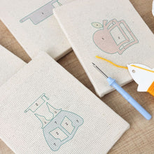 Carica l'immagine nel visualizzatore di Gallery, Punch Needle Kit (4 pezzi) con cornici - Vita da Studente