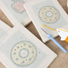 Carica l'immagine nel visualizzatore di Gallery, Punch Needle Kit (4 pezzi) con cornici - Frutta e Dolci