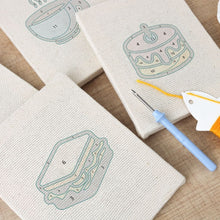 Carica l'immagine nel visualizzatore di Gallery, Punch Needle Kit (4 pezzi) con cornici - Dolci da Colazione 3