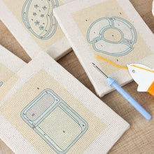 Carica l'immagine nel visualizzatore di Gallery, Punch Needle Kit (4 pezzi) con cornici - Snack Golosi 1