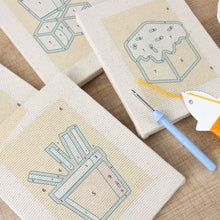 Carica l'immagine nel visualizzatore di Gallery, Punch Needle Kit (4 pezzi) con cornici - Delizie Gustose