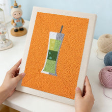 Carica l'immagine nel visualizzatore di Gallery, Punch Needle Kit con cornice - Cocktail 1