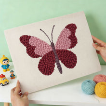 Carica l'immagine nel visualizzatore di Gallery, Punch Needle Kit con cornice - Farfalla Rosa