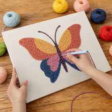 Carica l'immagine nel visualizzatore di Gallery, Punch Needle Kit con cornice - Farfalla Arancione
