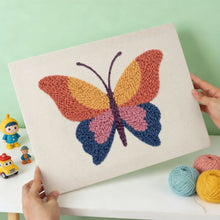 Carica l'immagine nel visualizzatore di Gallery, Punch Needle Kit con cornice - Farfalla Arancione