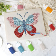 Carica l'immagine nel visualizzatore di Gallery, Punch Needle Kit con cornice - Ali di Primavera