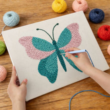 Carica l'immagine nel visualizzatore di Gallery, Punch Needle Kit con cornice - Farfalla Azzurra