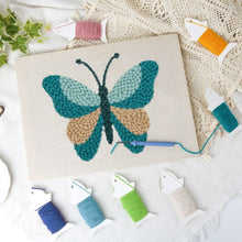Carica l'immagine nel visualizzatore di Gallery, Punch Needle Kit con cornice - Colori in Volo