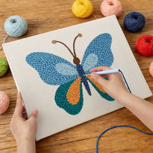 Carica l'immagine nel visualizzatore di Gallery, Punch Needle Kit con cornice - Farfalla Blu