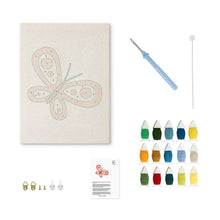 Carica l'immagine nel visualizzatore di Gallery, Punch Needle Kit con cornice - Farfalla Rossa