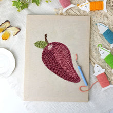 Carica l'immagine nel visualizzatore di Gallery, Punch Needle Kit con cornice - Prugna Dolce