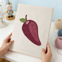 Carica l'immagine nel visualizzatore di Gallery, Punch Needle Kit con cornice - Prugna Dolce