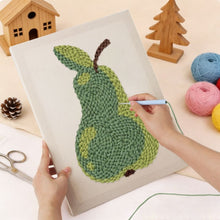 Carica l'immagine nel visualizzatore di Gallery, Punch Needle Kit con cornice - Pera Fresca