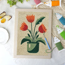 Carica l'immagine nel visualizzatore di Gallery, Punch Needle Kit con cornice - Tulipani in Fiore
