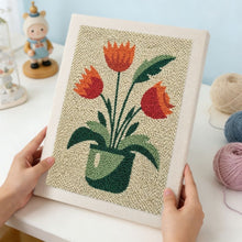 Carica l'immagine nel visualizzatore di Gallery, Punch Needle Kit con cornice - Tulipani in Fiore