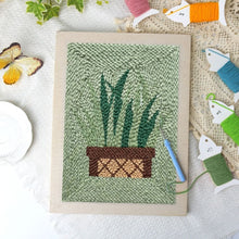 Carica l'immagine nel visualizzatore di Gallery, Punch Needle Kit con cornice - Sansevieria