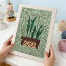 Carica l'immagine nel visualizzatore di Gallery, Punch Needle Kit con cornice - Sansevieria