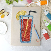 Carica l'immagine nel visualizzatore di Gallery, Punch Needle Kit con cornice - Bevanda agli Agrumi