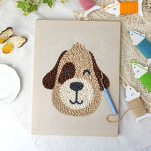 Carica l'immagine nel visualizzatore di Gallery, Punch Needle Kit con cornice - Cane Sorridente