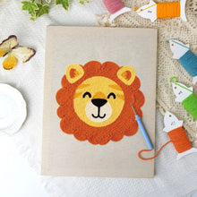 Carica l'immagine nel visualizzatore di Gallery, Punch Needle Kit con cornice - Piccolo Leone
