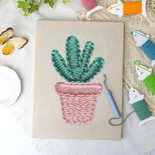 Carica l'immagine nel visualizzatore di Gallery, Punch Needle Kit con cornice - Piccolo Cactus