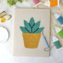 Carica l'immagine nel visualizzatore di Gallery, Punch Needle Kit con cornice - Succulenta al Sole