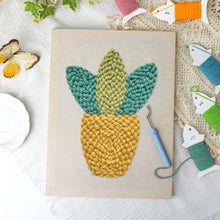 Carica l'immagine nel visualizzatore di Gallery, Punch Needle Kit con cornice - Mini Pianta Verde