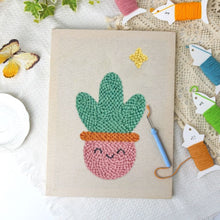 Carica l'immagine nel visualizzatore di Gallery, Punch Needle Kit con cornice - Cactus Sorridente