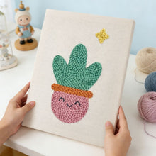 Carica l'immagine nel visualizzatore di Gallery, Punch Needle Kit con cornice - Cactus Sorridente