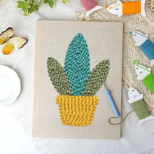 Carica l'immagine nel visualizzatore di Gallery, Punch Needle Kit con cornice - Succulenta Dorata
