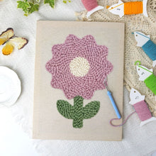 Carica l'immagine nel visualizzatore di Gallery, Punch Needle Kit con cornice - Fiore di Lillà