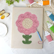 Carica l'immagine nel visualizzatore di Gallery, Punch Needle Kit con cornice - Petali Rosa