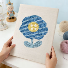 Carica l'immagine nel visualizzatore di Gallery, Punch Needle Kit con cornice - Fiore Blu