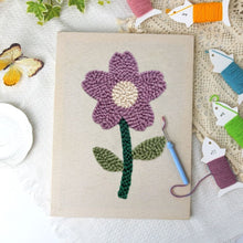 Carica l'immagine nel visualizzatore di Gallery, Punch Needle Kit con cornice - Fiore Primaverile Delicato