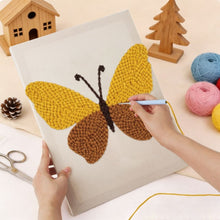 Carica l'immagine nel visualizzatore di Gallery, Punch Needle Kit con cornice - Farfalla Dorata