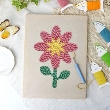 Carica l'immagine nel visualizzatore di Gallery, Punch Needle Kit con cornice - Petali di Primavera