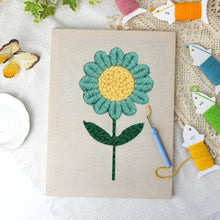 Carica l'immagine nel visualizzatore di Gallery, Punch Needle Kit con cornice - Fiore Cielo Blu