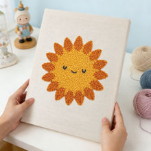 Carica l'immagine nel visualizzatore di Gallery, Punch Needle Kit con cornice - Sole Sorridente