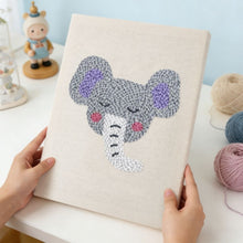 Carica l'immagine nel visualizzatore di Gallery, Punch Needle Kit con cornice - Piccolo Elefante