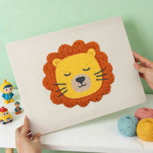 Carica l'immagine nel visualizzatore di Gallery, Punch Needle Kit con cornice - Leone Addormentato