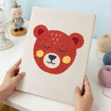 Carica l'immagine nel visualizzatore di Gallery, Punch Needle Kit con cornice - Orso Coccoloso