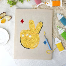 Carica l'immagine nel visualizzatore di Gallery, Punch Needle Kit con cornice - Peace and Shine