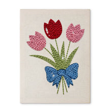 Carica l'immagine nel visualizzatore di Gallery, Punch Needle Kit con cornice - Bouquet di Tulipani Figured'Art