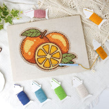 Carica l'immagine nel visualizzatore di Gallery, Punch Needle Kit con cornice - Arance Fresche