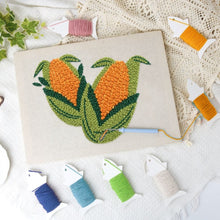 Carica l'immagine nel visualizzatore di Gallery, Punch Needle Kit con cornice - Mais Dorato